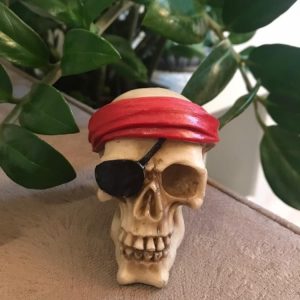 Crânio P – Pirata Lenço Vermelho e Tapa-olho